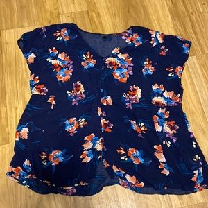 Torrid size 4 (26) sleeveless blouse with buttons in front!